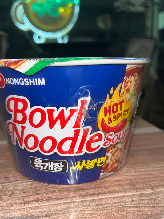 Bowl Noodle soup hot & spicy